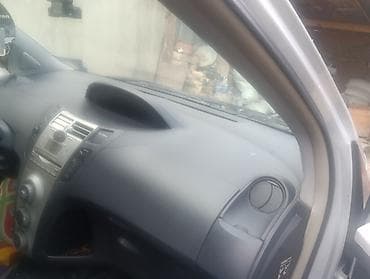 small car: Toyota Yaris: 2009 г., Хэтчбэк — 7