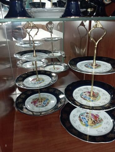 работа пасудамойка: 2 фруктницы Чехия, остальное 3 этажерки, 12 пиалок, 11 супниц Китай — 3