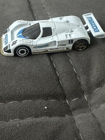 коллекционное: Набор из 4 коллекционных машинок в масштабе около 1:64. Состав: - — 3