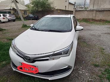 Toyota Corolla: 2018 г., 1.8 л, Вариатор, Гибрид, Седан