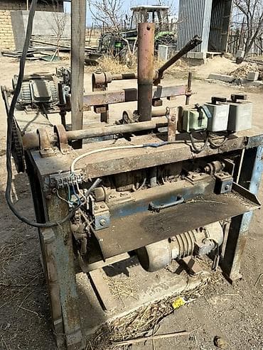 Производство строительных материалов: Продается Вибропресс для изготовления пескаблока размеры 20х40х20 В — 2