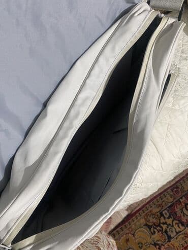 сумки для ноутбуков case logic: Белая сумка для ноутбука, корейская, носила пару раз, помещается — 5