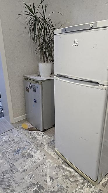 холодильник дешево бу: Продаю холодильник средний 8000с маленький 5000. В рабочем — 1