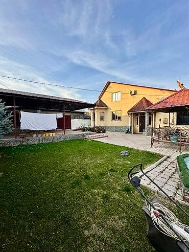 жд: ПРОДАЕТСЯ ДОМ🏡 В ж/м Учкун, по улице Шабдан Баатыра, на первой линии — 1