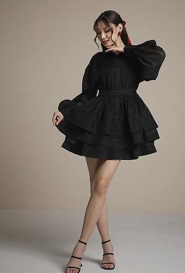 красные шорты: Черное короткое платье-рубашка с выразительными деталями BrandMIXX — 1