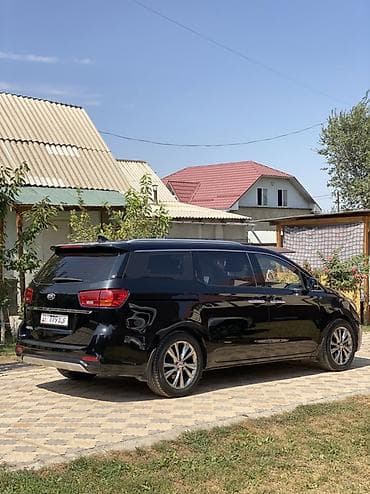 b class: Kia Carnival: 2019 г., 2.2 л, Автомат, Дизель, Минивэн — 5