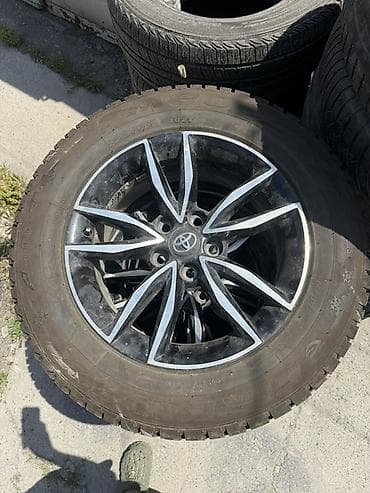 65: Комплект зимних шин с дисками Toyota. Рав4 Состояние отличное Можно — 1
