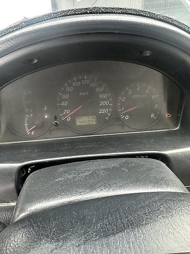 мазда примоси: Mazda 323: 2002 г., 1.3 л, Бензин, Хэтчбэк — 5