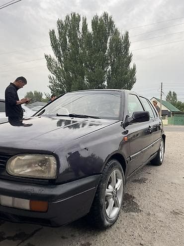 Volkswagen Golf: 1993 г., 1.8 л, Механика, Бензин, Хэтчбэк