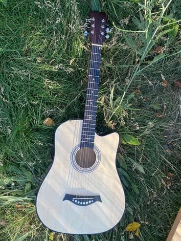 полуакустическая электрогитара: 38-дюймовая верхняя дека из ели, оригинальный цвет дерева — 2