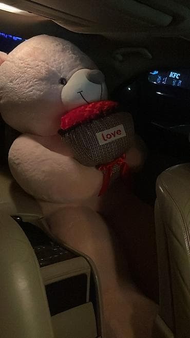 Большой плюшевый мишка розового цвета с букетом «Love». - Рост