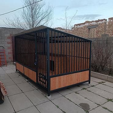 Вольер для собаки - Каркас: прочная металлическая рама с