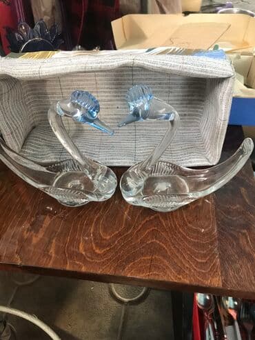 Для свадебного украшения- лебеди - символ верности