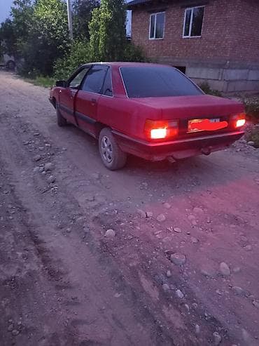 Audi 100: 1989 г., 1.8 л, Механика, Бензин, Седан