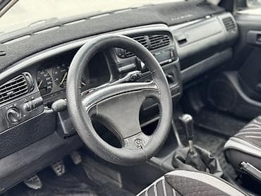 Продажа авто: Volkswagen Vento: 1992 г., Седан — 8