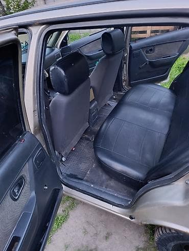 bid e2: Автомобиль седан, левый руль. Цвет кузова — бежево‑золотистый — 7