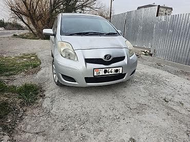 Toyota Vitz: 2005 г., 1.3 л, Автомат, Бензин, Хэтчбэк
