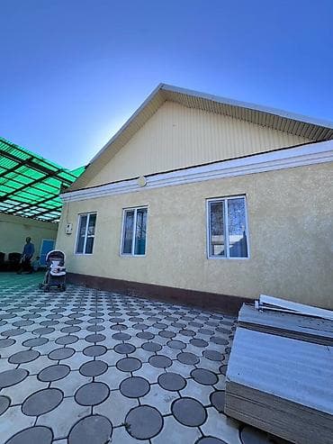 Продажа дач: Продаю дом 5 комнат, с ремонтом 100 кв. м, в центре г. Орловка. Уч — 1