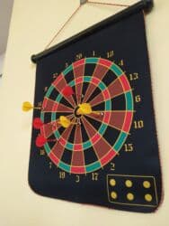 купить тенисный стол: Двусторонний настенный дартс с магнитными дротиками. - Полотно на — 1