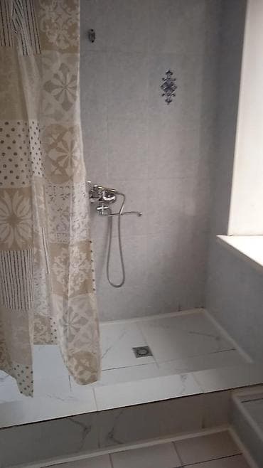 osh flats: 1 комната, Душевая кабина, Постельное белье, Кондиционер — 4