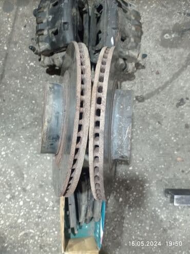 перфорированные тормозные диски: Комплект тормозных дисков Subaru Б/у, Оригинал, Япония — 2