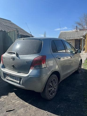 hyundai аксент: Toyota Yaris: 2010 г., 1.3 л, Автомат, Бензин, Хэтчбэк — 2