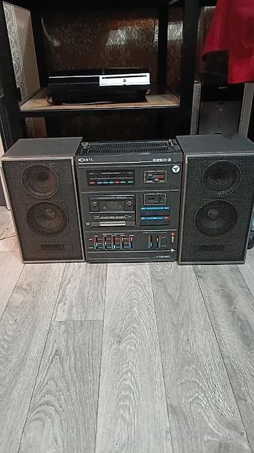 радио магнитафон: Б/у, Нестандартный, Без системы, Без оперативной памяти ГБ ОЗУ, Без встроенной памяти Гб ПЗУ — 1