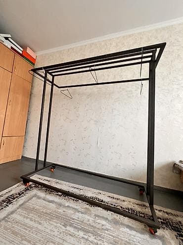 вешалки для рубашек: Металлическая вешалка-стойка на колесах — 3