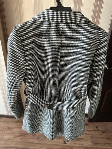 пиджак s: Продаю стильный твидовый пиджак в идеальном состоянии,размер подойдет — 2