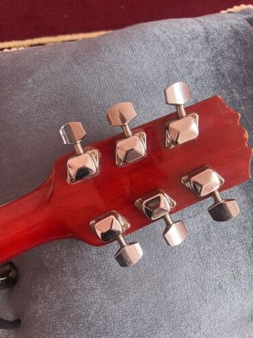 Гитары: Акустическая гитара H&T (модель указана на внутренней этикетке) — 2