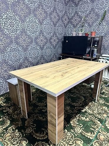 Продаю новый кухонный комплект: стол + 4 стула. 📏 Размер стола: 150×90