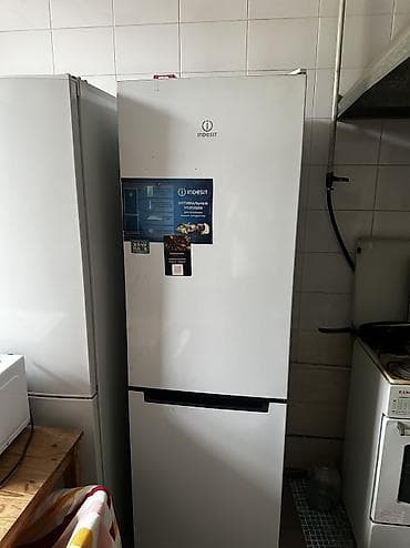 Холодильник Indesit, Б/у, Двухкамерный