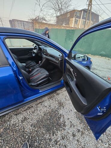 купить двигатель на нексию в бишкеке: Hyundai Veloster: 2019 г., 1.6 л, Автомат, Бензиновая, Купе — 10