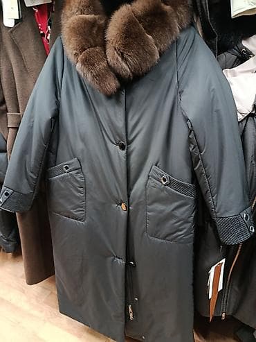 Женское зимнее пальто/парка с натуральным пушистым воротником из меха