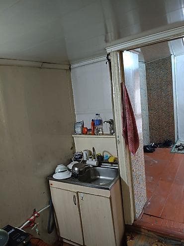 дом на продажу: Дом с хозяйственным двором - Планировка: прихожая, кухня — 2