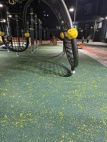 светильники уличного освещения: Резиновое бесшовное покрытие для детских и спортивных площадок - Тип — 3