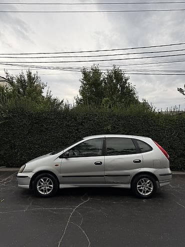 Nissan Almera Tino: 2001 г., 1.8 л, Механика, Бензин, Лифтбек — 5