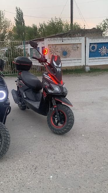 мотолор: Скутер түрү Suzuki, 140 куб. см, Бензин, Колдонулган — 3