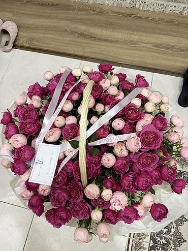 Большой букет белых роз - Классические белые розы с длинными стеблями