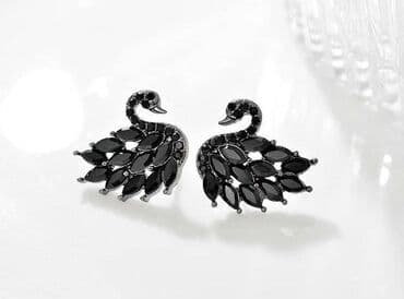 свадебные платья для покрытых: Серьги - гвоздики Г в виде лебедей, украшены стразами, гвоздики — 1