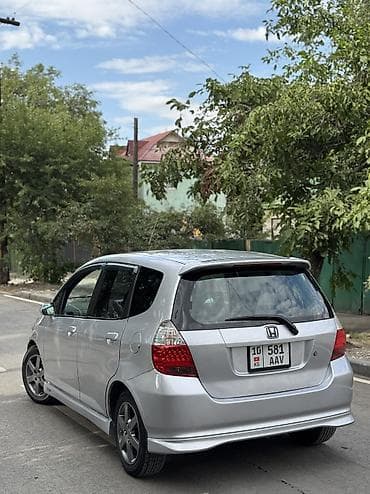 Продажа авто: Honda Fit: 2002 г., 1.5 л, Вариатор, Бензин, Хэтчбэк — 5