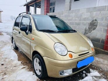 авто пулт: Городской хэтчбек компакт-класса, 5 дверей, золотистый цвет кузова — 1