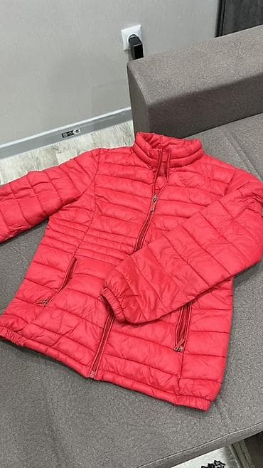 1) Легкая стеганная куртка Дэми состояние 9/10 размер М 200 сом 2)