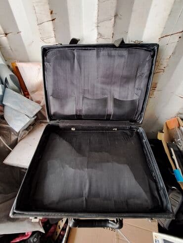 Чемоданы: Продаю чемоданы разные. По 480сом — 8