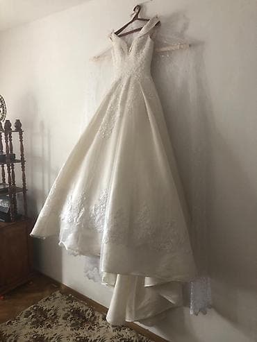 Прокат одежды: Свадебное платье (Италия) Цвет: Айвори. Фасон: Открытые плечи, есть — 2