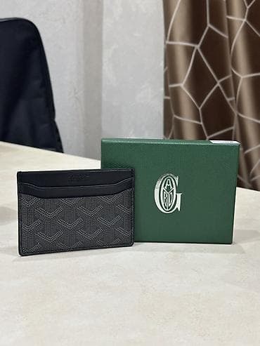 красный галстук: Карточница Goyard, компактная и тонкая. Характеристики: - Материал — 8