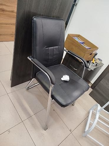 Вешалки: Стол новый 3000 сом стол 2500 сом б/у тумба 1500 сом стул черный 600 — 4