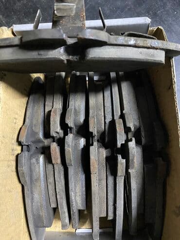 перфорированные тормозные диски: Комплект тормозных колодок Mercedes-Benz 2003 г., Б/у, Аналог — 2