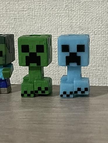 Фигурки-миниатюры из вселенной Minecraft — криперы. два крипера один at lalafo.kg Фигурки-миниатюры из вселенной Minecraft — криперы. два крипера один