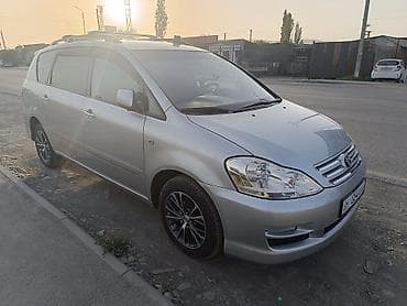 Транспорт: Toyota Avensis Verso: 2004 г., 2 л, Механика, Бензин, Минивэн — 3